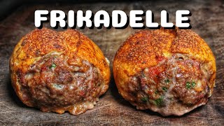 FRIKADELLENBRÖTCHEN vom GRILL  BULETTE FLEISCHPFLANZERL im BRÖTCHEN gegrillt  BBQVideo  0815BBQ [upl. by Othilia205]