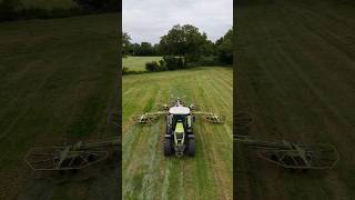 CLAAS AXION 870 mit CLAAS LINER 3000 Schwader [upl. by Aymer380]