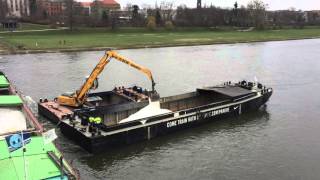 Haverie Schiff Albis an der Albertbrücke in Dresden Entladung [upl. by Aay899]