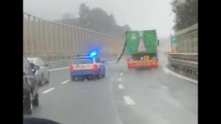 CAMION PERICOLOSO ⚠️ INTERVIENE LA POLIZIA STRADALE [upl. by Salomone]