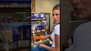 AUNTIE ANNES V WETZEL’S PRETZEL’S CAST YOUR VOTES BELOW auntieannes wetzelspretzels minivlog [upl. by Marlo]