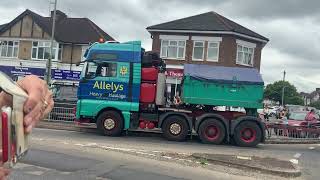 A 70 metre 140 Tonne Abnormal load making its way into New Haw Surrey [upl. by Ydaj]