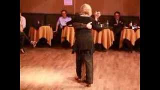 Ana Maria Schapira y Marco Gallizioli bailan quotOigo tu vozquot en la milonga Cachirulo  Buenos Aires [upl. by Winchell]