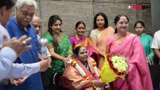 Parvathamma Rajkumar gets Dr B Sarojadevi Award [upl. by Paddy]