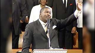 Dr E Dewey Smith Jr sings Powerful Worship Medley 2009 [upl. by Thanasi]