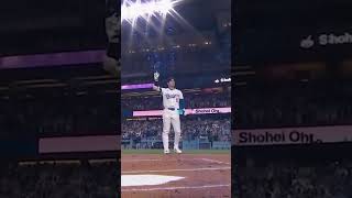 Shohei Ohtani gets a standing ovation as he returns home after his historic 5050 accomplishment ⭐️ [upl. by Omixam]