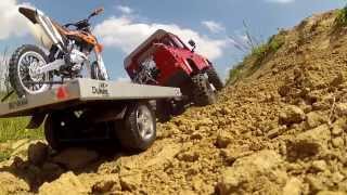 Crawling hard with an Axial Defender D90 Pickup with motorbike trailer [upl. by Tally]