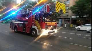 Bomberos con sirenas activadas [upl. by Aihsakal]