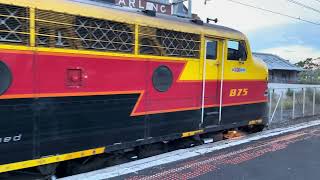 B75 T363 P17 0087 train Albion Station [upl. by Gurney]