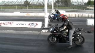 GSXR 600 vs GSXR 1000 Drag Race [upl. by Eanat796]