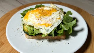 Salat mit Toastbrot  Es ist wirklich mega einfach  Das schnellste Rezept  Kochen kann jeder [upl. by Esdnil]