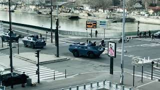 Les premiers blindés de la gendarmerie arrivent dans Paris contre le convoi de la liberté [upl. by Ligriv]