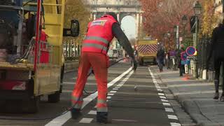 Lassée d’attendre la Région Etterbeek aménage sa piste cyclable de l’avenue de Tervueren [upl. by Hosea]