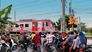 KRL JOGJA SOLO Melewati JPL 105 Mayang [upl. by Nogaem857]