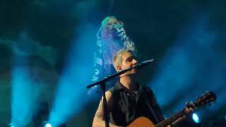 Avril Lavigne heads above water live in Nimes France 2024 [upl. by Louls910]