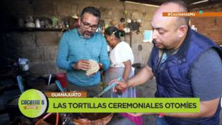 Gastronomía Mexicana Nico prueba las tortillas ceremoniales otomíes  Cocineros Mexicanos [upl. by Alika3]