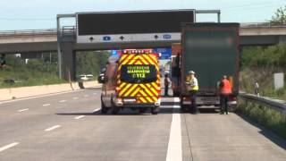 06062014  Mannheim Lkw rammt Pannenfahrzeug auf der A6 [upl. by Eilraep]