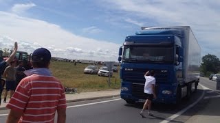 Routiers et agriculteurs autour du barbecue [upl. by Va525]