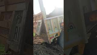 double trolley dumper Eicher 551 yah kya hua gamchha bhi khul gaya [upl. by Eenafit]