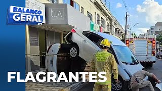 Carro para em cima de outro veículo após motorista dar marcha ré câmeras registraram o caso [upl. by Shaughnessy]