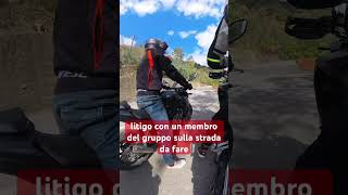 Litigo con il Amico in moto per scegliere la strada shorts funny motorcycle [upl. by Notniuqal]