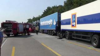 Lkw Unfall Weiterstadt A5 [upl. by Mont121]