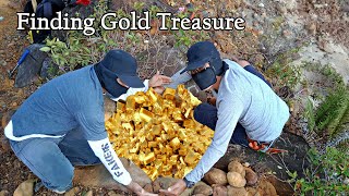 Golden treasure hunt beyond expectations  Gold and treasure hunter using metal detector [upl. by Dunc]