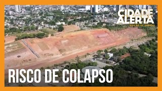 Chão cede 2 metros e cratera pode abrir a qualquer momento em Maceió AL [upl. by Eruot]