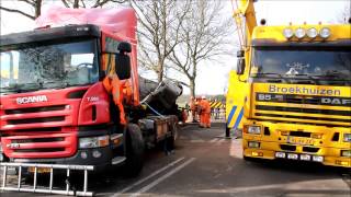 Vrachtwagen gekanteld op N381 bij Donkerbroek [upl. by Justus]