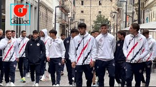 Passeggiata per il centro di Terni dei calciatori del Campobasso prima della partita con la Ternana [upl. by Curtice]