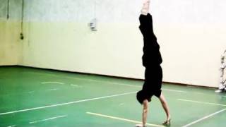 ACROBATICA  Come camminare in verticale Tutorial Sub ENG [upl. by Kreda]