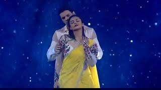 Divyanka Tripathi hot rain dance video viral [upl. by Aserret]