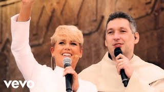 Padre Marcelo Rossi  Erguei as Mãos Video Ao Vivo ft Xuxa [upl. by Waldron]