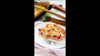 Kuchen mit Mamas Rhabarber 😋 Shorts [upl. by Haeli494]