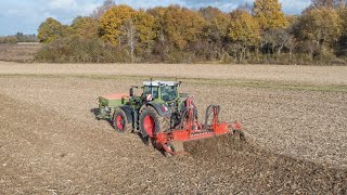 Semis de blé à la volée avec une fraise rotative Kuhn [upl. by Attalie541]