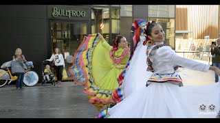 Mariachis y Folklore Mexicanos invaden Milán [upl. by Nollat414]