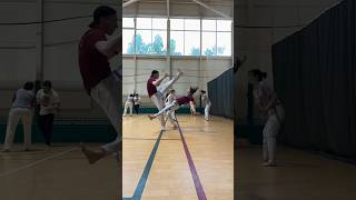 Tesoura pulando tesoura capoeira movement girl jump crazy throw music song [upl. by Hayouqes]