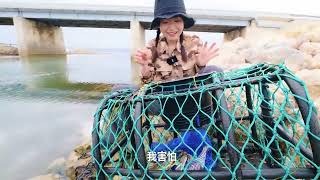 在法国赶海，梭子蟹入侵地中海，抓5斤做麻辣蟹 赶海 法国 美食 搞笑 海鲜 农村 [upl. by Monson476]