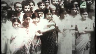 Bhagyer Chakata To Ghurche  Bhagya Chakra  Bengali Movie Song  Satinath Mukherjee Utpala Sen [upl. by Musetta]