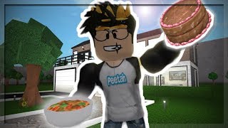 DELIVERING FOOD FROM MY CAFE IN BLOXBURG Roblox Roleplay [upl. by Derdle393]