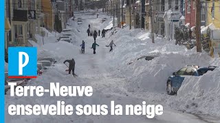 Canada  un coup de blizzard ensevelit une ville sous la neige [upl. by Dorrie668]