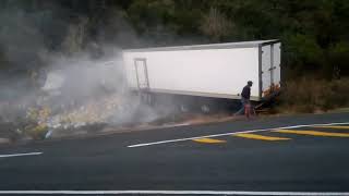 Second serious truck accident on Sambaba hill near Kranskop KZN [upl. by Anaibaf]