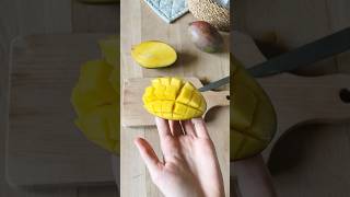 Comment couper une mangueastuce facile et rapide food mango yummy fast recipe fruit simple [upl. by Enicar]