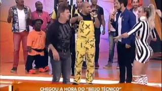 Juju Salimeni duvidava que não existisse beijo técnico na televisão Legendarios15062013 [upl. by Sallyann]