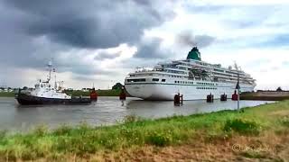 Zeitraffer Ankunft Kreuzfahrtschiff MS AMADEA 30min in 2min timelapse cruiseliner arrival Emden [upl. by Tnecillim739]