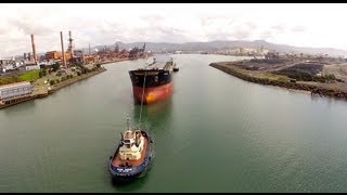 The complex and dangerous Centre Lead Forward Tug Manoeuvre Port Kembla Australia [upl. by Yemrots]