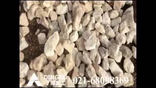 roller crusher working video 石英石对辊破碎机粉碎视频 [upl. by Oriane]