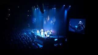 Lisbon Meo Arena Michael Bublé  Naturally 7 singing Coldplay [upl. by Desai573]