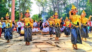 Traditional Cambodian dance to celebrate Khmer New Year  Walk around the world with Meigo Märk [upl. by Lynnworth152]