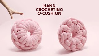 HOW TO HAND CROCHET A ROUND CUSHION WITH OHHIO BRAID  CHUNKY DIY [upl. by Hamlin83]